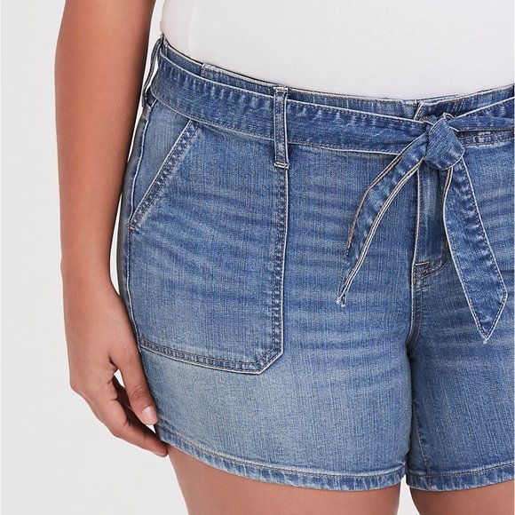 🆕High Rise Mid Short - Light Wash with Sash 22w - Picture 5 of 6